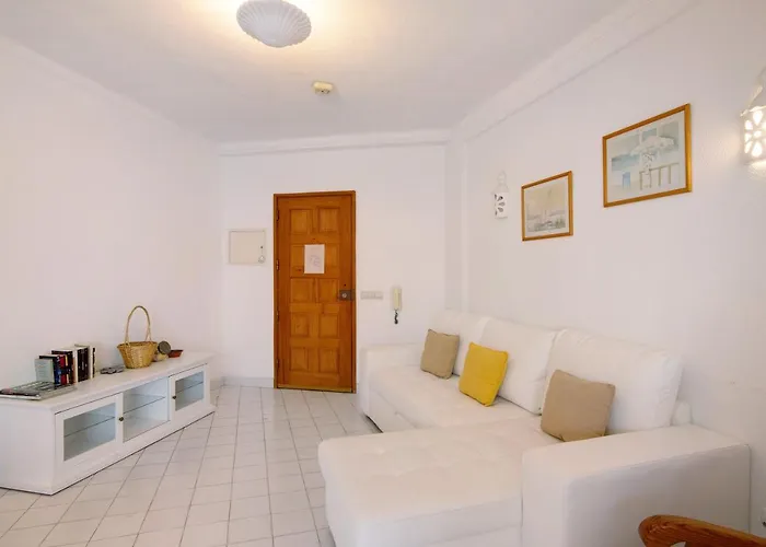 Superior One-Bedroom Apartment